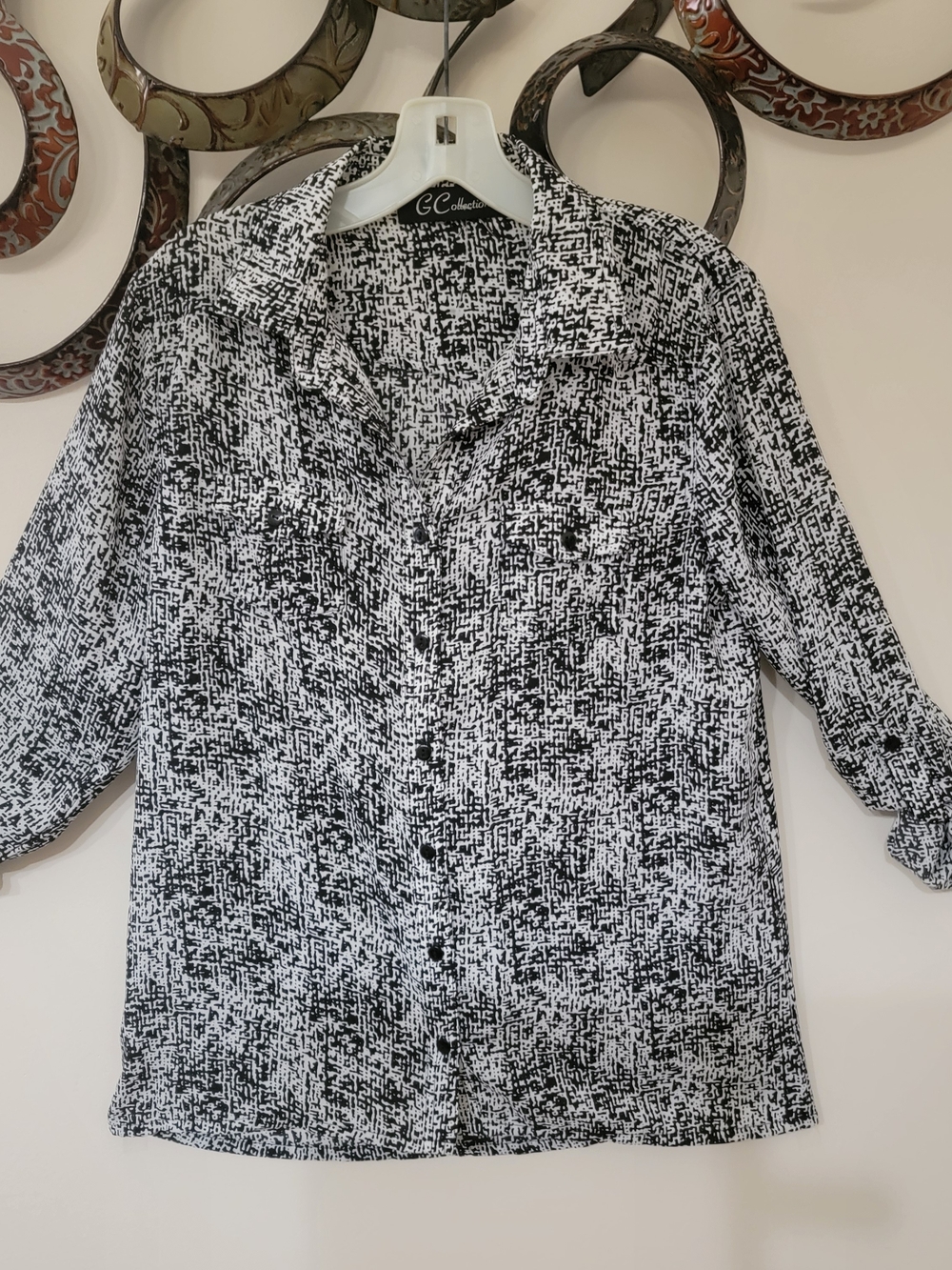 GG Collection Black & White Print Button-Up Blouse